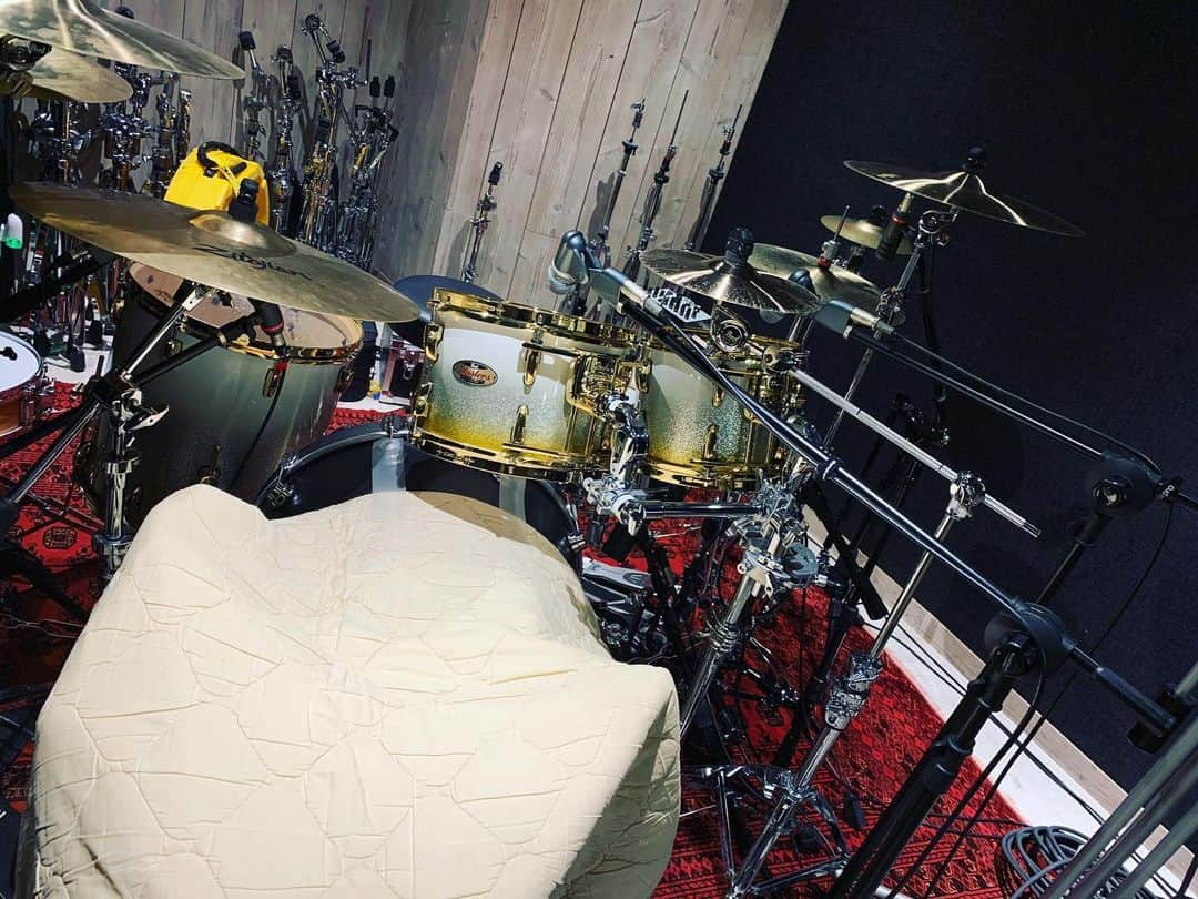 風弥さんのインスタグラム写真 - (風弥Instagram)「DaizyStripperのドラムレコーディング🥁 完成お楽しみに🥁🎵 #recording #drumset #pearldrums #drummer」12月15日 18時02分 - kazami_daizy