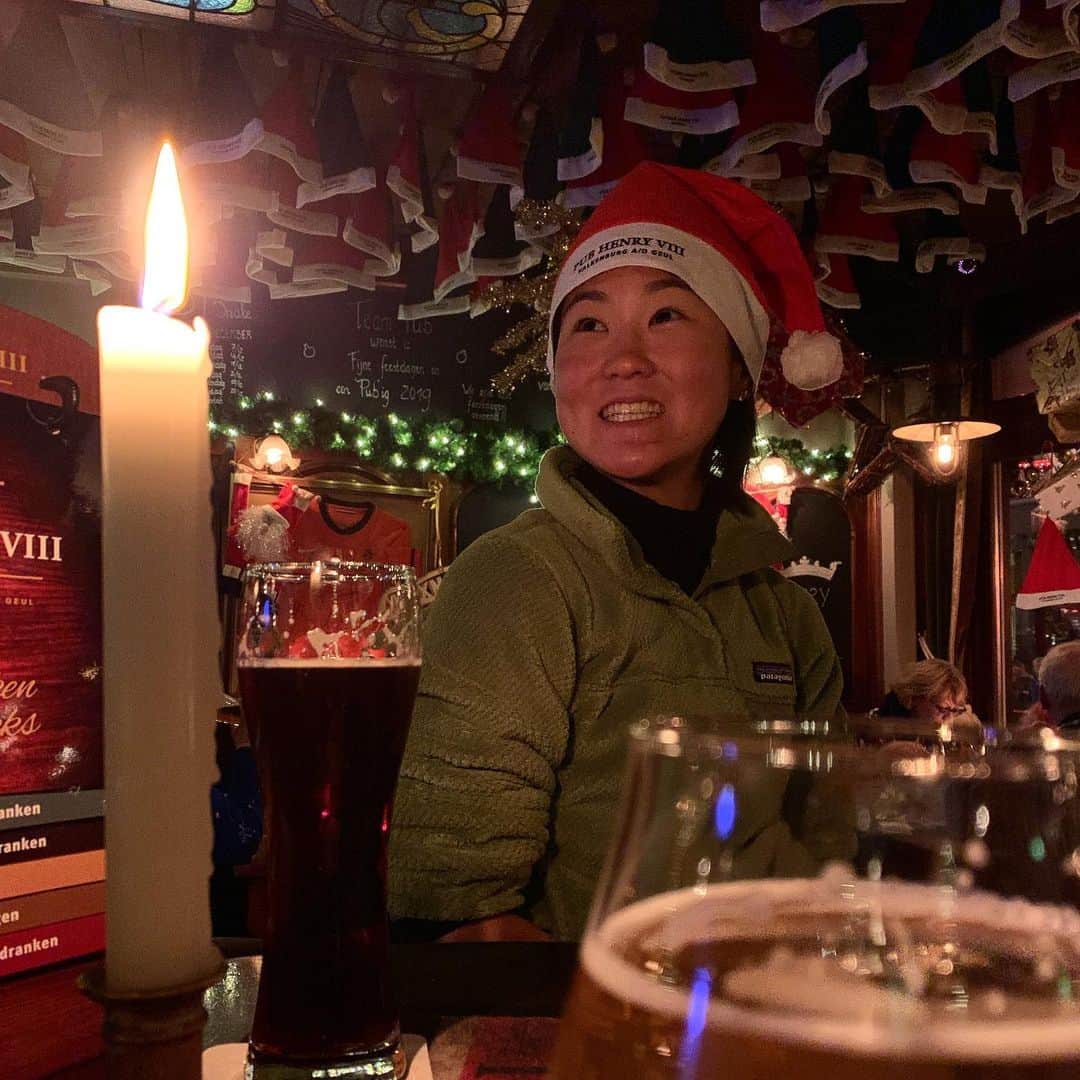 與那嶺恵理のインスタグラム：「Missing this in Valkenburg 🎄🎅🏻🕯  Another lock down came in Netherland 😢  . . Try to make fun another look down life 🤪 even though I’m on the roller every day😇 Prepare for next season 💪🏻  . . いつかの#今日のエリさん　#Christmas」