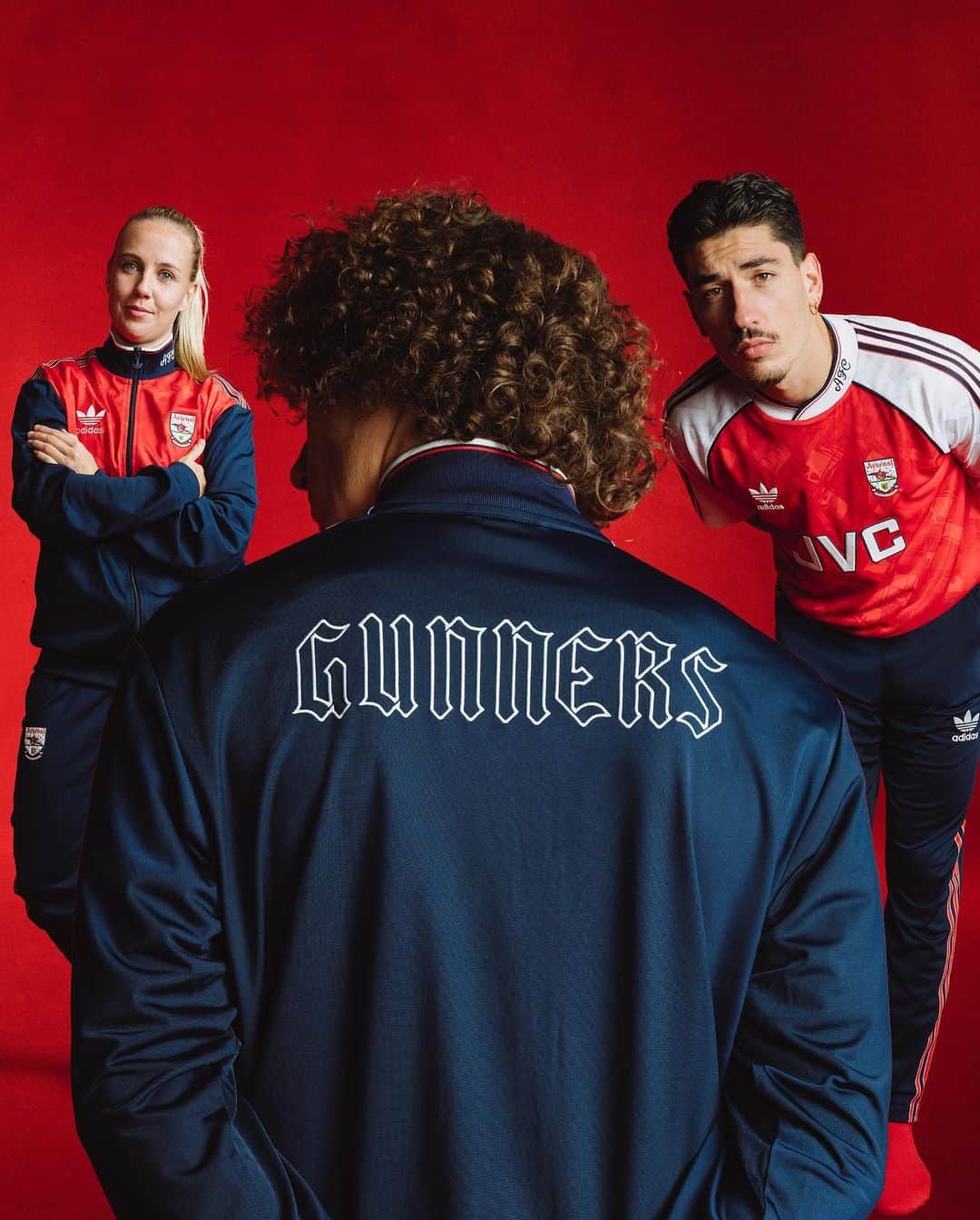 adidas UKさんのインスタグラム写真 - (adidas UKInstagram)「Then and Now. Always Original. Inspired the retro 1990-92 @arsenal x @adidasoriginals jersey.  Tap the link in bio to discover the collection, which features a 1-1 reissue of the home jersey alongside a tracksuit, hoodie and rain coat – all unmistakably iconic.  📷: @josh_greet」12月15日 18時16分 - adidaslondon