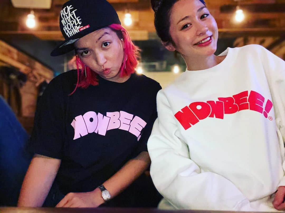 ラリソン彩華のインスタグラム：「飲兵衛です🙋‍♀️  #NONBEE #パーカー #Tシャツ」