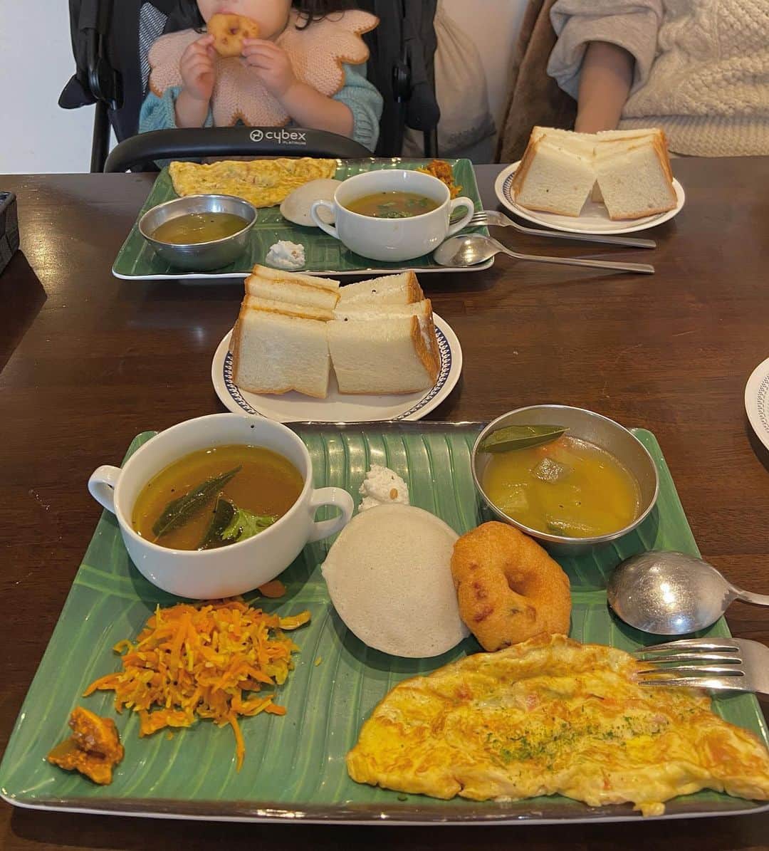 齋藤愛さんのインスタグラム写真 - (齋藤愛Instagram)「南インド料理の朝ごはん、 ティファン。👶はワダ(ドーナツみたいなやつ)とサンバルが気に入ったみたいで良かった🇮🇳 私はドーサを食べて、朝から幸せ時間でした。近くにあったらいいのにな〜」12月15日 18時30分 - ai___saitoo