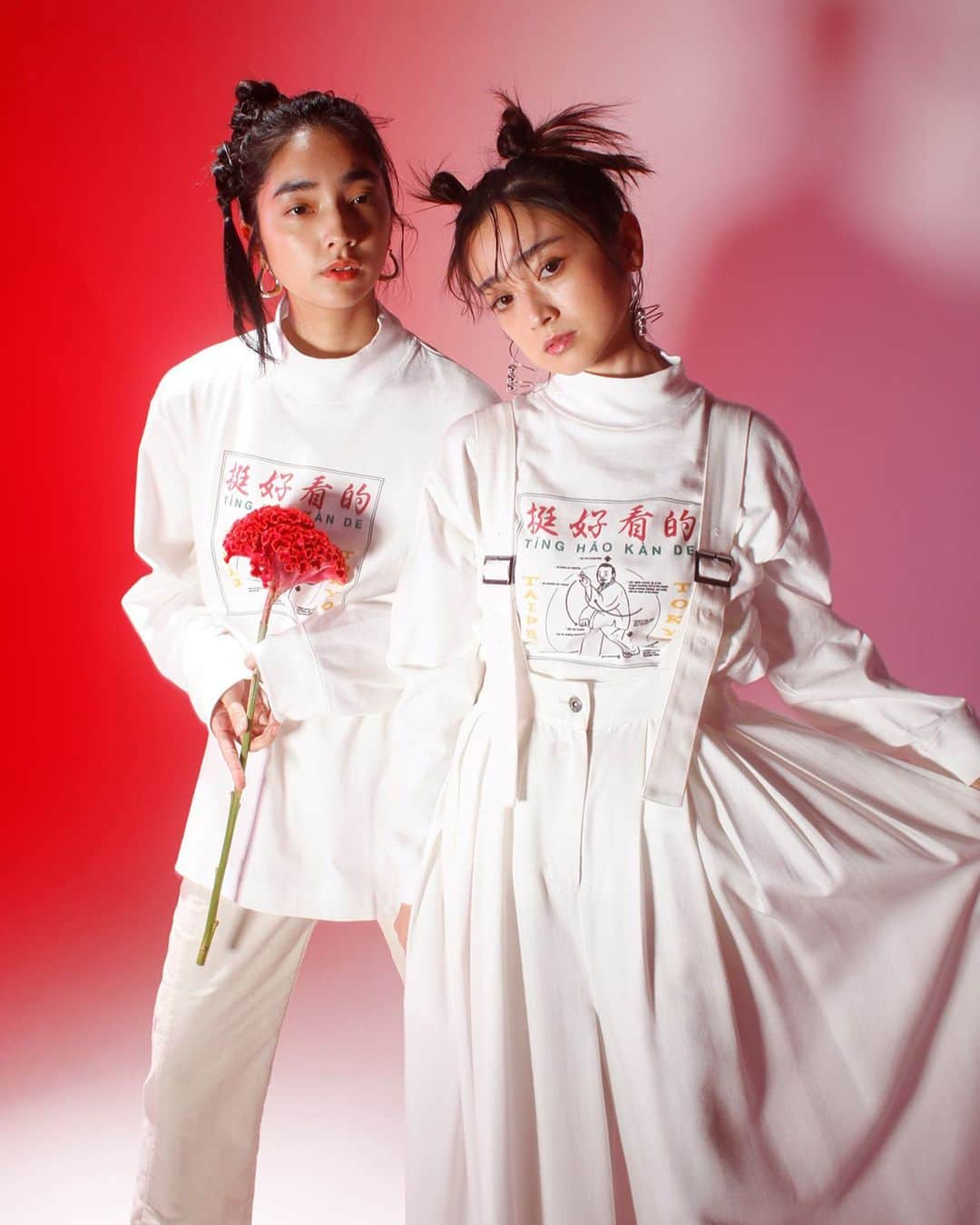 仁村紗和のインスタグラム：「'虜' 'Torico' @torico_wear   安達さんがプロデュースしたお洋服たち。 スタイリングの幅が広がるお洋服ばかりで楽しかった！ 本日から販売されるようです🌈  写真も素敵なのでチェックしてみてね🪐」