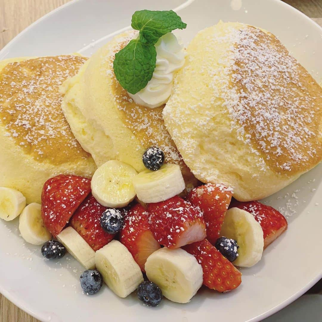 桜井未来さんのインスタグラム写真 - (桜井未来Instagram)「パンケーキハウス🥞でダッチベイビー🍽 ダッチベイビーは卵たっぷりの生地で、意外にふわっとしてるから、ペロリと食べられちゃう💓 からのパンケーキ🥞2種類は食べ過ぎたww  ・ ・ ・ #パンケーキ #パンケーキ部 #パンケーキハウス #ダッチベイビー #スイーツ #スウィーツ #スイーツ好きな人と繋がりたい  #男の子ママ #女の子ママ #ママ #baby #ママ友募集 #赤ちゃんのいる生活 #ベビスタグラム #mamagirl #ベビフル #コドモダカラ #コドモノ #ママリ #親バカ部 #新米ママ東京部 #ベビモ #엄마　#妈妈 #媽媽 #Mom」12月15日 18時37分 - miki.sakurai0214