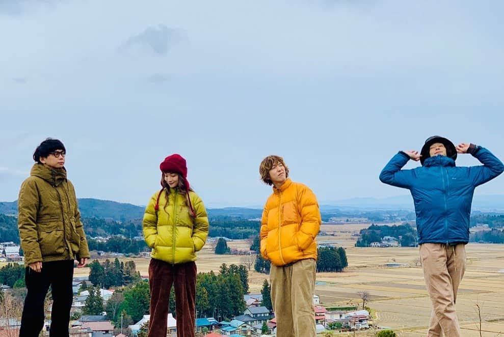 砂川一黄さんのインスタグラム写真 - (砂川一黄Instagram)「Czecho No Republic  《CNR LIVE STREAM at the Forest》 12/20(sun)20:00〜 https://sp.c-n-r.jp/  いよいよ今週末から配信スタートです! 最高に気持ちの良いロケーションでライヴしてます 観ている人にも楽しんで貰えるとイイなぁ! #czechonorepublic #響の森キャンプ #keen #hxeffects #vemuram #fender #fendercustomshop  #fenderstratocaster #vemuramjanray #silasandmaria #nanga  #響きの森」12月15日 18時37分 - sunagawa_cnr