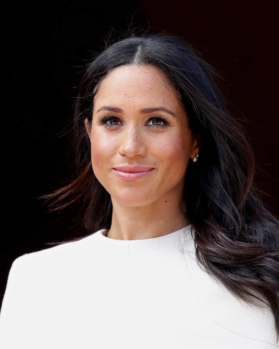 Vogue Australiaさんのインスタグラム写真 - (Vogue AustraliaInstagram)「Whether it’s her soft Californian waves or her trademark bun, #MeghanMarkle knows how to give good hair. This, of course, is due in no small part to close collaborator and leading hairstylist #GeorgeNorthwood whose involvement with the duchess has, up until recently, been kept a secret. In the bio link, #Vogue quizzed the hairstylist on his top tips and tricks to maintaining healthy-looking hair like the Duchess of Sussex. 📷 Getty Images」12月15日 18時46分 - vogueaustralia