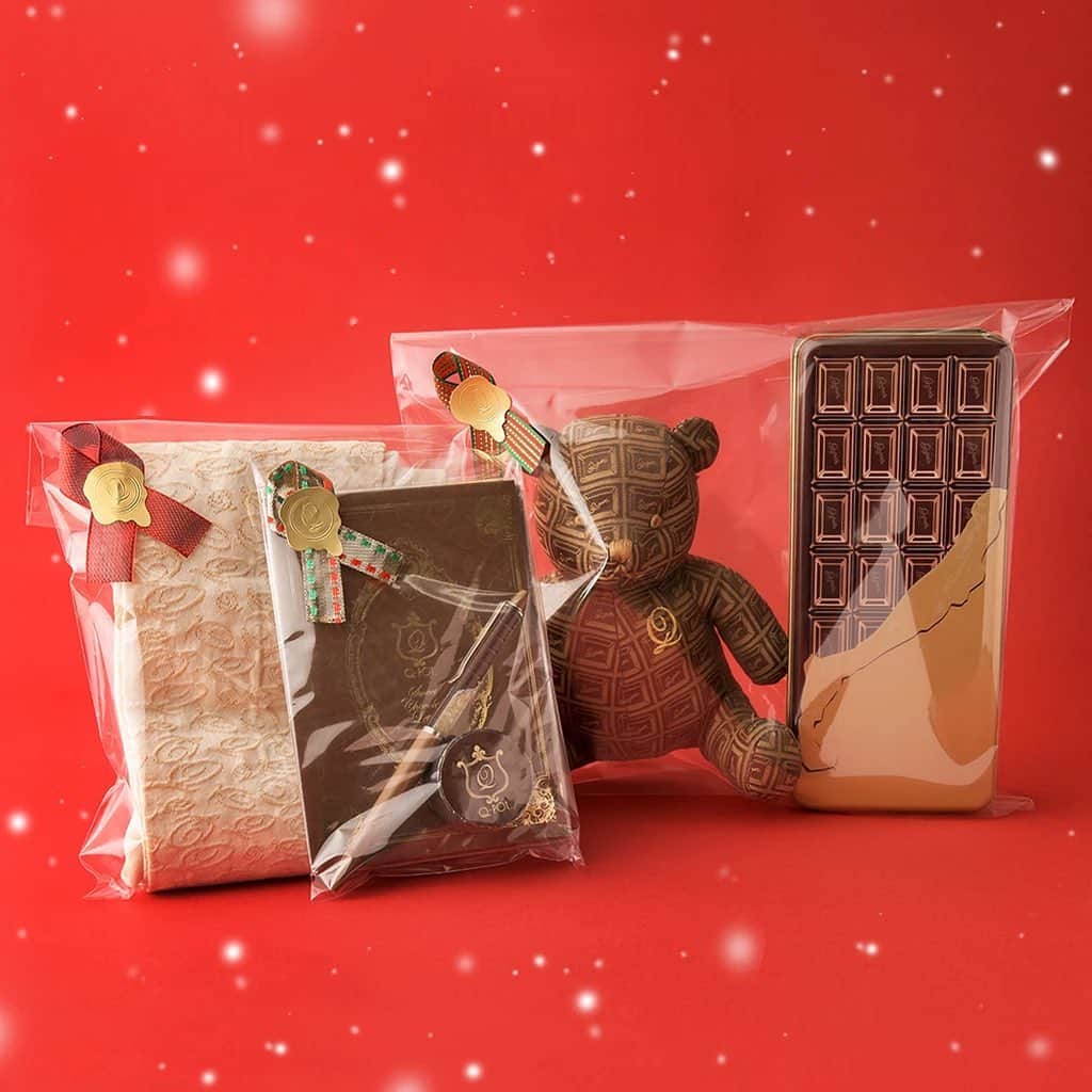 のインスタグラム：「⭐️⭐️⭐️  【Holiday Campaign】✨ Free gift wrapping goods comes with every order! 🎁  ★Includes Original bag, ribbon & bear card  ※Limited numbers only, will be shipped randomly.   Choose gifts from our bio♪  #qpot #madeinjapan #onlineshopping #shopfromhome #christmas #christmasgift #christmasgifts #xmas #xmasgifts #xmaspresent #xmasgift」