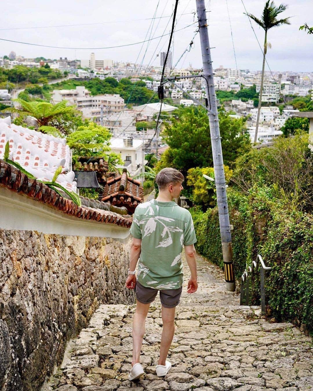Be.okinawaのインスタグラム：「Slowly, step by step, walk down the stone path while thinking of the local history…  📍: Shuri Kinjo-cho Stone-paved Road 📷: @jermsyd Thank you very much for your lovely photos!  Shuri Kinjo-cho Stone-paved Road is on the list of "Top 100 Roads in Japan". The path is excellent as it retains the unique and special characteristics of Japan, and it has long been cherished by the local people.  Hold on a little bit longer until the day we can welcome you! Experience the charm of Okinawa at home for now! #okinawaathome #staysafe  Tag your own photos from your past memories in Okinawa with #visitokinawa / #beokinawa to give us permission to repost!  #首里 #首裡 #shuri #슈리 #首里金城町 #首里石畳 #stoneroad #kinjostoneroad #japan #travelgram #instatravel #okinawa #doyoutravel #japan_of_insta #passportready #japantrip #traveldestination #okinawajapan #okinawatrip #沖縄 #沖繩 #오키나와 #旅行 #여행 #打卡 #여행스타그램」