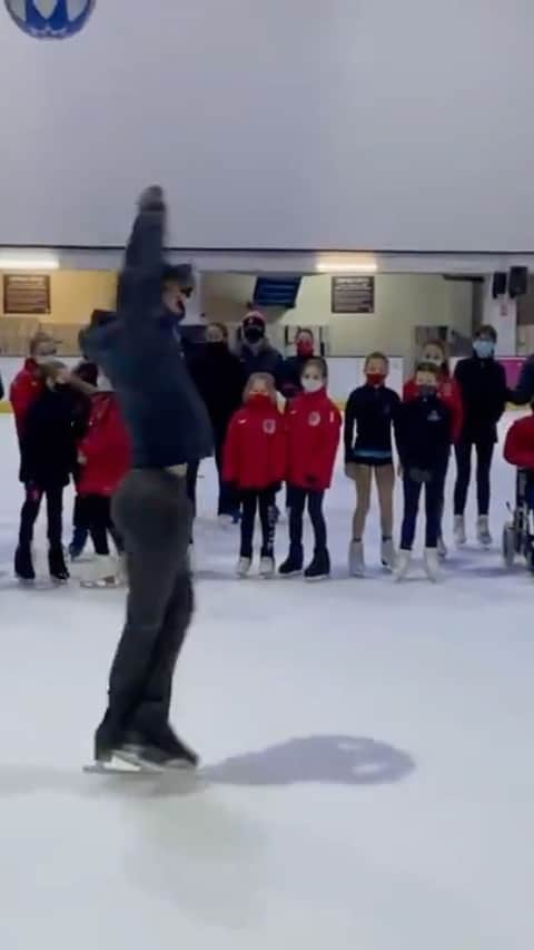 ハビエル・フェルナンデスのインスタグラム：「😀 ¡Qué días tan especiales vivimos en la #JFACADEMY en #Madrid! ⛸ ¡Gracias a todos los alumnos por el cariño recibido! 🥰 ¡Nos vemos pronto!  ——  😀 What special days we lived together in #JFACADEMY in #Madrid! ⛸ Special thanks to all the students for the love received! 🥰 See you soon!」