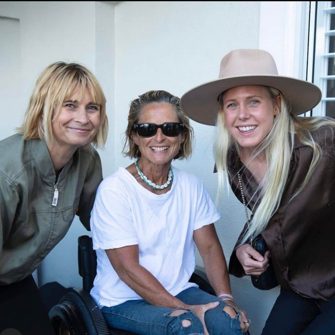 サイモン・ベイカーさんのインスタグラム写真 - (サイモン・ベイカーInstagram)「Some shots from the event the other night 📷 @cambloom thanks to @sea.trees for carbon offsetting our little shindig @surfersforclimate」12月15日 19時12分 - snappytoes