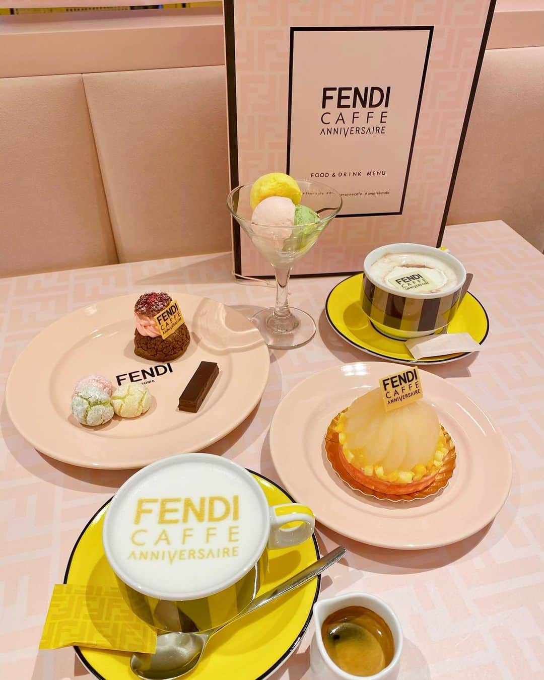 momoさんのインスタグラム写真 - (momoInstagram)「. 行きたかったFENDIのカフェ！ 開店前から並んできた☕️ おいしくてかわいかった〜💗  . #fendi#fendicafe」12月15日 19時16分 - momomonyan