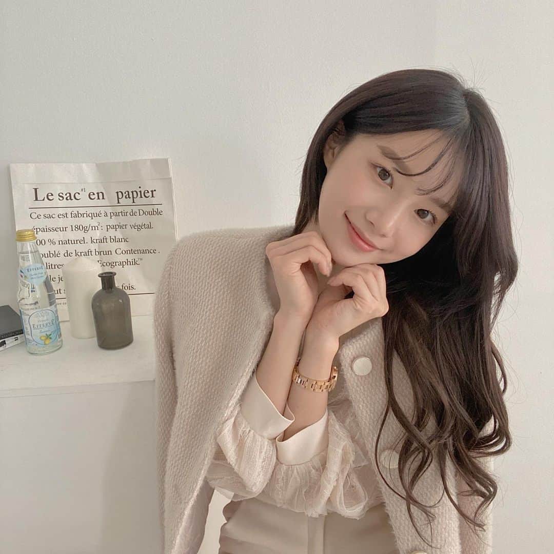 ユン・ダヨンのインスタグラム：「여러분 유튭영상 올라갔어요  봐주실꺼죠? 🤍 #WeARE」