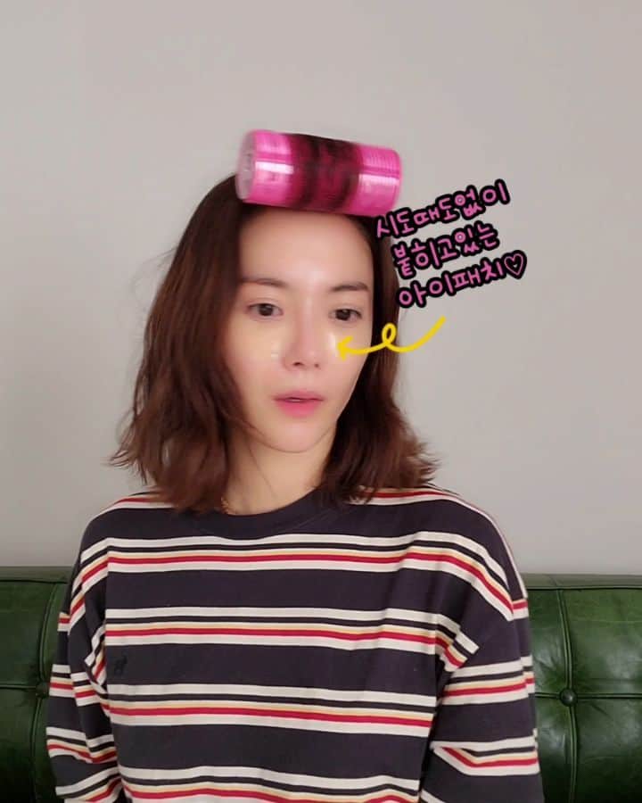 ユ・ハナのインスタグラム：「군것질 트레이 속 많은 간식들이 유혹했지만, 젤리를 아니 콜라겐을 , 그리고 루테인을 선택했어욧 ☆ 마의 오후 4시 배고픈 시간을 잘 넘겼어욧🤣 저녁을 맛나게 먹어야겠어욧!   🌸저분자 콜라겐츄가 필요한 순간🌸  ✔푸석푸석 생기없는 내 모습을 볼 때 ✔맛있게 먹으면서 관리하고 싶을 때 ✔속부터 차오르는 가득함을 원할 때 ✔거울 속 내 모습이 처져보일 때 ✔생기있는 아름다움을 원할 때 ✔쉽고 간편하고 콜라겐을 보충하고 싶을 때 ✔간편하게 채우고 싶을 때 ✔매일 화장을 잘 받고 싶을 때 ✔부담없이 이너뷰티를 시작하고 싶을때  🧡👀안국건강의 루테인 츄는, 이런분들께 꼭! 추천합니다👀 🧡 ✔마리골드꽃추출물(루테인)섭취를 원하시는 분 ✔눈의 노화가 진행되는 성인 남녀 ✔눈의 침침한을 자주 느끼시는 분 ✔컴퓨터를 자주 사용하는 직장인 ✔잦은 운전으로 눈의 영양 공급이 필요하신 분 ✔스마트폰 사용이나 tv를 자주 시청하시는 분  콜라겐은 하루 1봉까지 괜찮지만 루테인 츄는 건강기능식품이니 맛있다고 계속 드시지마시구 1일 3-5구미 지켜주세요💋 @fromhana111」