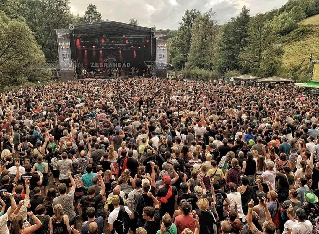 Zebraheadさんのインスタグラム写真 - (ZebraheadInstagram)「Taubertal festival 8/11/2019 in Rothenburg OB Der Tauber. This show ruled. We had a blast hanging with all do you. Can’t wait to come do this with all of you again  . . . . . . . . @taubertalfestival #party #bier #taubertal #taubertalfestival #germany #weeeeeee #rothenburg #rockandrollshow #friends」12月15日 19時21分 - zebraheadofficial