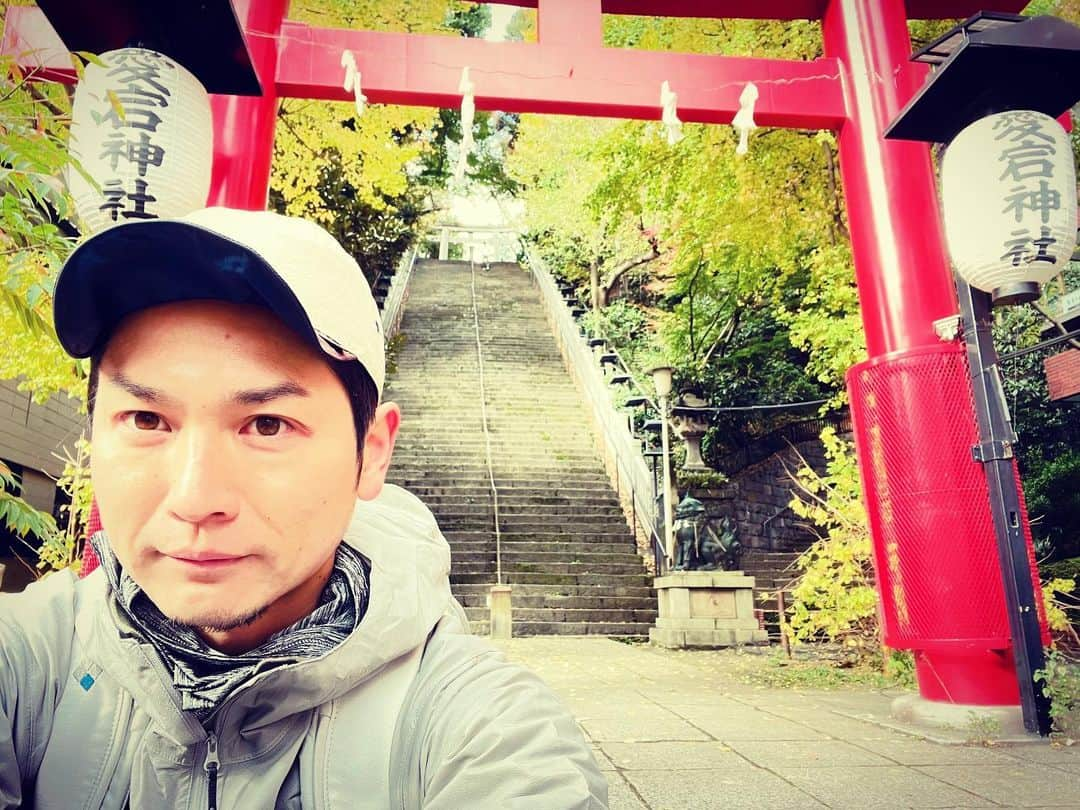 青山草太さんのインスタグラム写真 - (青山草太Instagram)「愛宕神社に1度参拝してた事がありますが、まさかそこは愛宕山という東京23区の自然の山で最高峰の山だったと知らず登っていたので、改めて愛宕山に登山、愛宕神社に参拝してきました。  https://youtu.be/yUsIXjpHrew  #青山草太#sotaaoyama #日本#japan#東京#tokyo #愛宕山#愛宕神社 #山#神社#mountain #shintoshrine #アウトドア#outdoor  #outdoors」12月15日 19時30分 - sotaaoyama