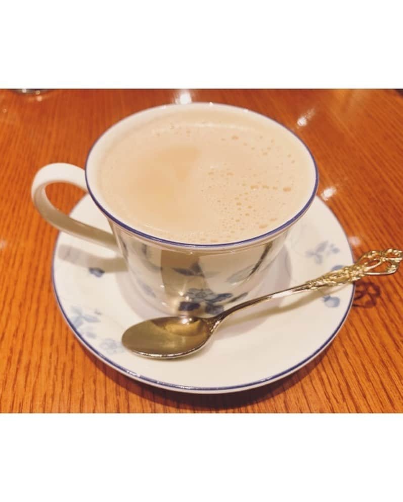 上野愛奈さんのインスタグラム写真 - (上野愛奈Instagram)「. こんばんは♪ 今日は特に寒かった〜⛄️  最近、一週間があっという間で🍂、、 慌しい年の瀬ほど ほっと一息しましょ〜☕️  #ほっとひといき  #ホットラテが美味しい季節 #でも猫舌。」12月15日 19時41分 - ueno_aina_816
