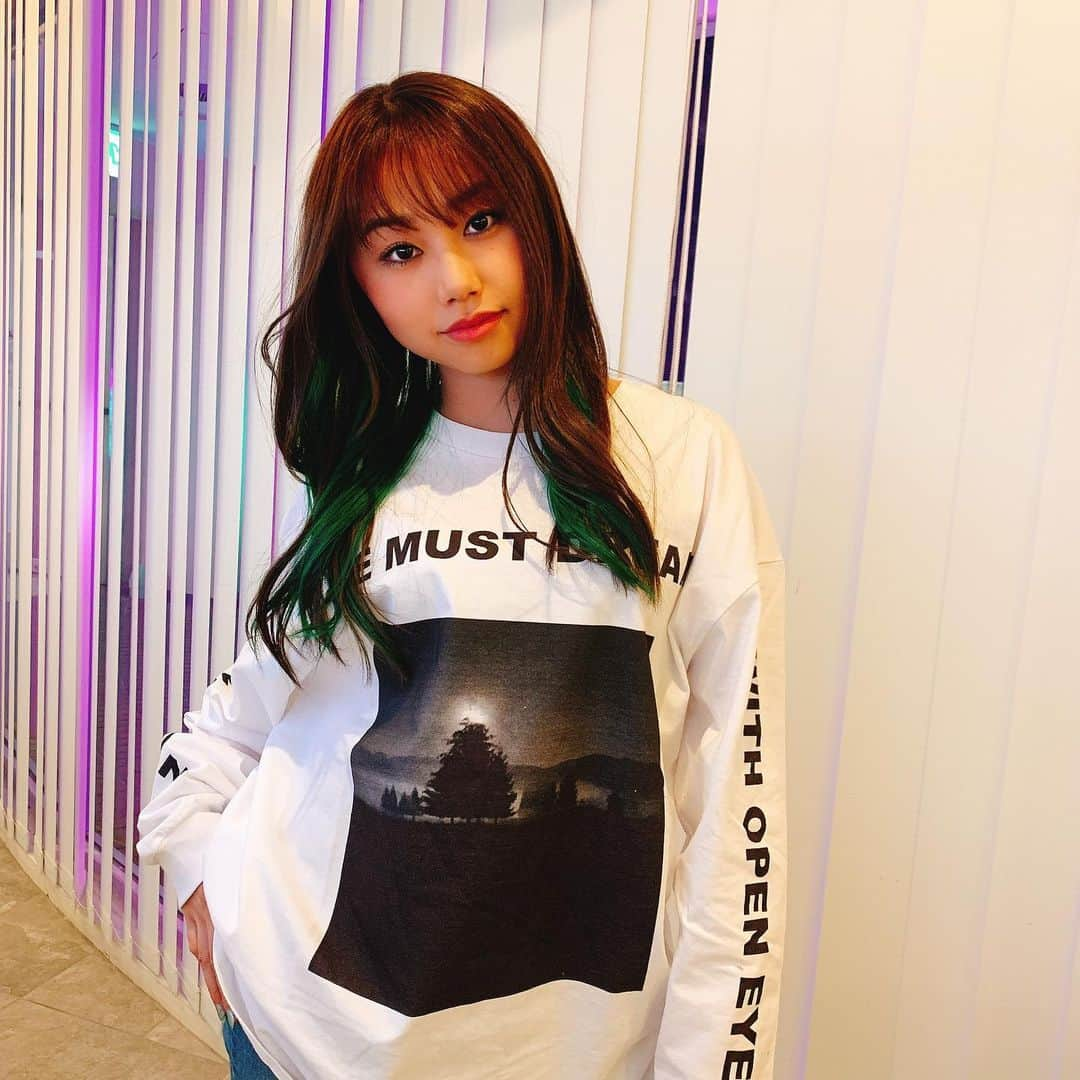 RIRIさんのインスタグラム写真 - (RIRIInstagram)「@yoox  #YOOXでホリデーキャンペーン「HOLIDAY BEATS」やってるよ〜 スウェット＆ロングＴシャツの売上の一部はチャリティー団体へ寄付されます☺️  今日は久しぶりにシューティングだったんだけど、楽しかった〜 チームの皆さん、お忙しい中本当にありがとうございました！！🙏 最高でした！！📸👗💄✨  #YOOX #YOOXHolidayBeats」12月15日 19時37分 - riri_tone