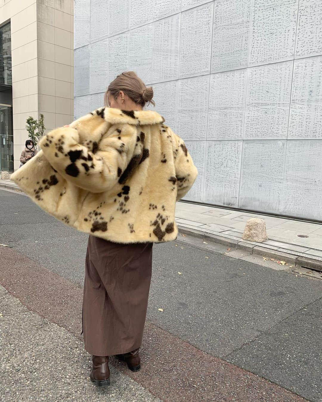 高田茉実さんのインスタグラム写真 - (高田茉実Instagram)「outer @lilou__official  skirt @lilou__official  sweat @sportyandrich  boots @lilou__official  bag @louisvuitton」12月15日 19時49分 - __mamico