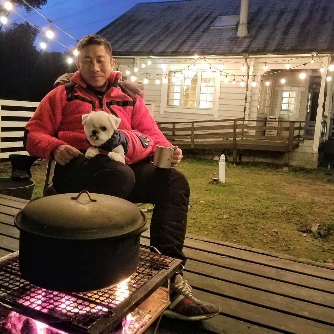 前園真聖さんのインスタグラム写真 - (前園真聖Instagram)「アンジェロと焚き火で暖を取りながら焼き芋🔥🍠😊 #焚き火 #焚き火台  #スノーピーク #snowpeak #アンジェロ #ミックス犬」12月15日 19時47分 - maezono_masakiyo