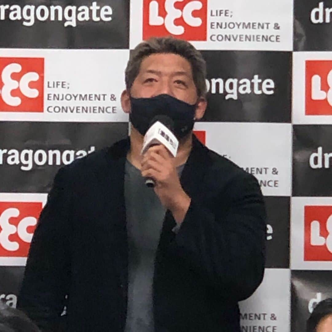 石川修司のインスタグラム：「DRAGONGATEさんの9月よりスタートした「Amazon Prime Video」の映像コンテンツ“dragongate presented by LEC”第2回配信の記者会見に出席してきました。 最後に面白い事をしています。 是非ご覧ください！ #ajpw #dragongate」