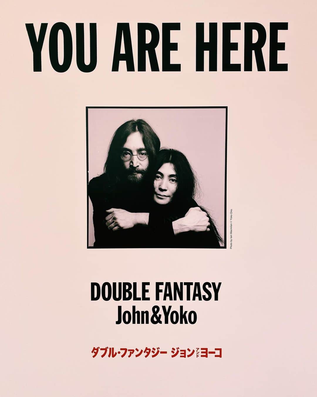 有原遣智のインスタグラム：「先週 『DOUBLE FANTASY John & Yoko』東京展に行って来ました🎨﻿ ﻿ 館内で「Happy Xmas」が流れてて、今年一発目のクリスマスを感じました🎅﻿ ﻿ ちなみにジョンレノンやクラプトンが愛用していたSAVILEROWのメガネをかけて美術館に行きました👓﻿ イギリスの職人さんが手作業で作っていてオーダーしてから完成まで3ヶ月ぐらいかかったんですけど、その分めちゃくちゃ気に入ってます🙆‍♂️﻿ ﻿ ﻿ #doublefantasy #johnlennon #thebeatles #beatles #onoyoko #happyxmas #savilerow fashion #art #museum #ジョンレノン #ジョンレノンメガネ #オノヨーコ #ソニーミュージック六本木ミュージアム #サヴィルロウ #美術館巡り #美術館」
