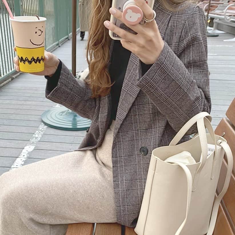のインスタグラム：「. 12月やのにあったかくて ジャケットが丁度よかった日🤎! 今日は寒すぎてもう絶対着れない… #universalstudiosjapan#ユニバ #ユニバーサルスタジオジャパン#ユニバコーデ #ジャケット#ジャケットコーデ」
