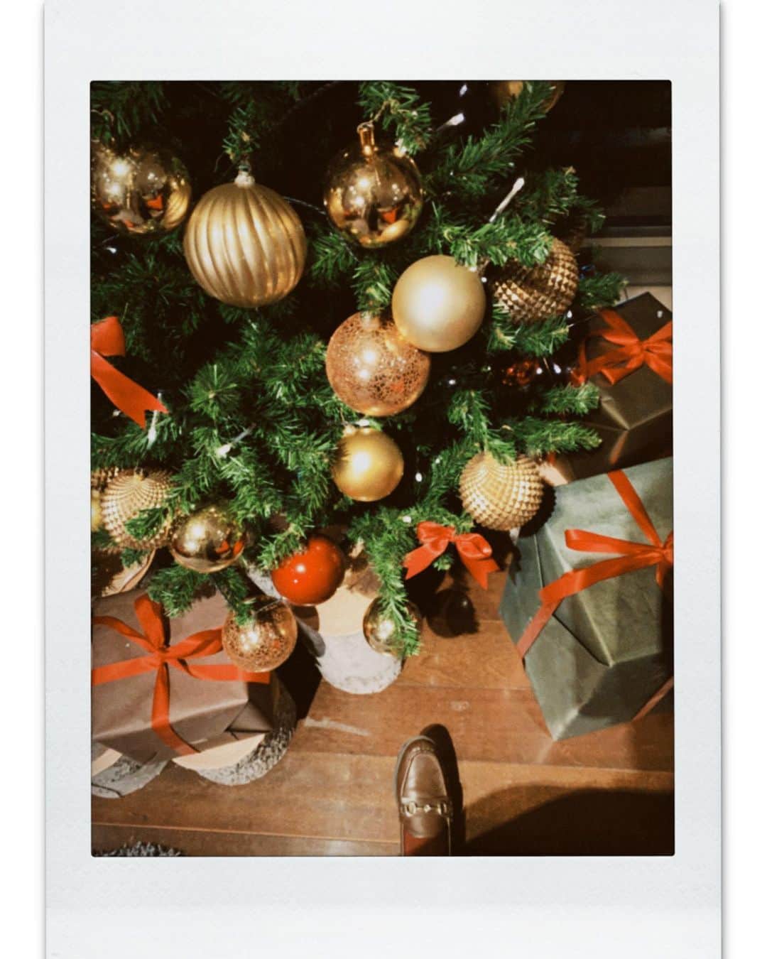 小高サラさんのインスタグラム写真 - (小高サラInstagram)「・  クリスマスのプレゼントはもう決めましたでしょうか〜  私はブーツを買ってもらいましたよ🎄  でもなんとまだ履けてない、、  ということで写真は今度履いたときに✌︎  #クリスマス#クリスマツツリー#プレゼント」12月15日 20時24分 - sara_odaka_official