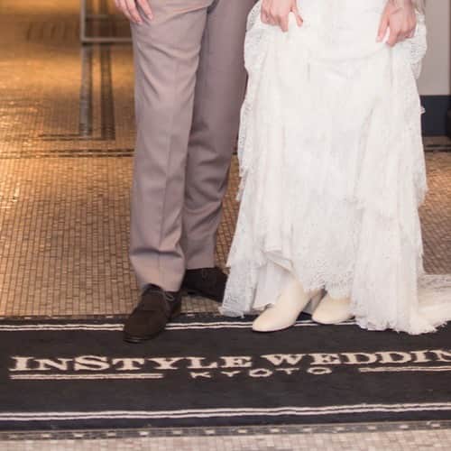 instyleweddingkyotoのインスタグラム：「＊ ~Entrance photo~ . . ブラックのカーペットにホワイトのブーツが映えます👢 . . . . . #instyleweddingkyoto  #wedding  #takeandgiveneeds  #tg花嫁  #kyoto  #entrance #ホワイトブーツ #👢  #import #importdress  #京都結婚式  #全国のプレ花嫁さんと繋がりたい」