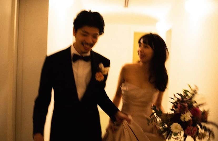 アトリエ・ド・マリアージュ ヘアメイク スタイリストのインスタグラム：「💐  @maison.premiere  @maisondeblanche  @farver_conduit_official  @hayato_takami  @y___styleeee   #maisonpremiere #メゾンプルミエール #maisondeblanche #メゾンドブランシュ #sophieetvoilatokyo #wedding」