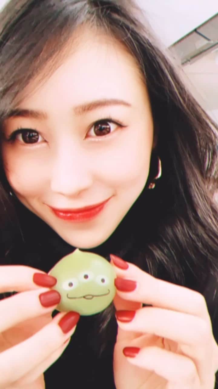 長沼南帆のインスタグラム：「モッチモチよ🥰﻿ ディズニー行くとなぜか食べたくなる﻿ ﻿ ﻿ ﻿ ﻿ ﻿ ﻿ ﻿ ﻿ ﻿ ﻿ ﻿ #黒髪　#黒髪ロング　#rq #レースクイーン　#memory #黒髪ロングストレート　#秋　#秋服　#脚長コーデ　#supergt #スーパーgt #撮影会 #rq撮影会　#wing #wing撮影会　#Ktunesracing #gt300 #ゴルフ　#コスチューム　#コスチューム大賞　﻿ #ディズニーランド #disneyland #ディズニー　#リトルグリーンまん #winni」