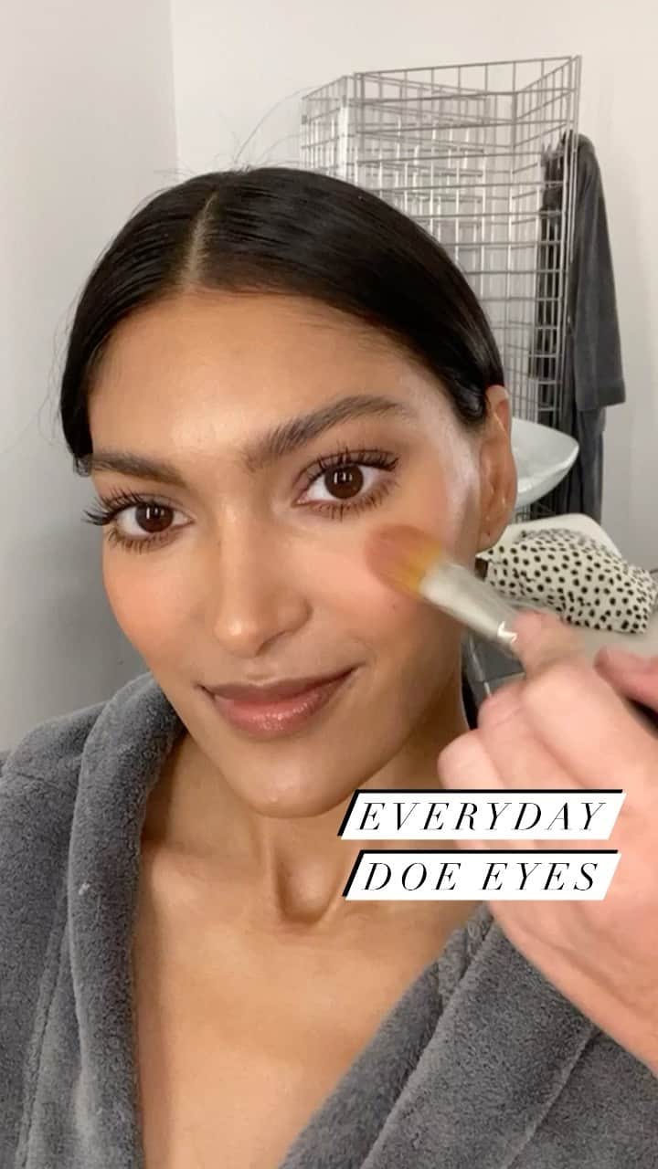 JO BAKERのインスタグラム：「E V E R D A Y • D O E  Warm cocoa shadowy haze for an everyday gorgeous #doeeyes look on the beautiful @pritikaswarup ...hair @robsalty #pritikaswarup #makeup by me #jobakermakeupartist #soft #natural #everydaymakeup #glowing radiant skin !! #makeuptutorial #makeuplooks #makeupartist #makeupoftheday」