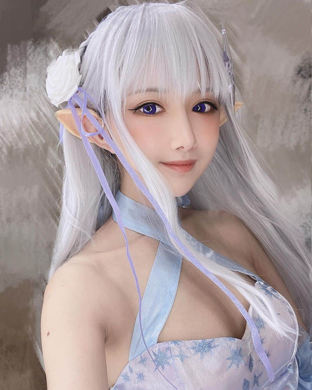 shikaのインスタグラム：「君はずっと見ている  #コスプレ #リゼロ  #エミリアウィズ」