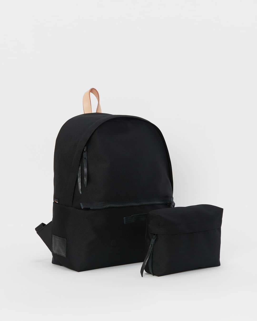UNITED ARROWS & SONSさんのインスタグラム写真 - (UNITED ARROWS & SONSInstagram)「【 New Arrival 】﻿ < Hender Scheme >﻿ new collection now in store & online store﻿ ﻿ シューズや革小物を中心に展開する﻿ @henderscheme の新作が入荷いたしました。﻿ ﻿ Focusing on shoes and small leather goods﻿ New works of @henderscheme have arrived.﻿ ﻿ #henderscheme ﻿ #UnitedArrowsAndSons」12月15日 20時52分 - unitedarrowsandsons