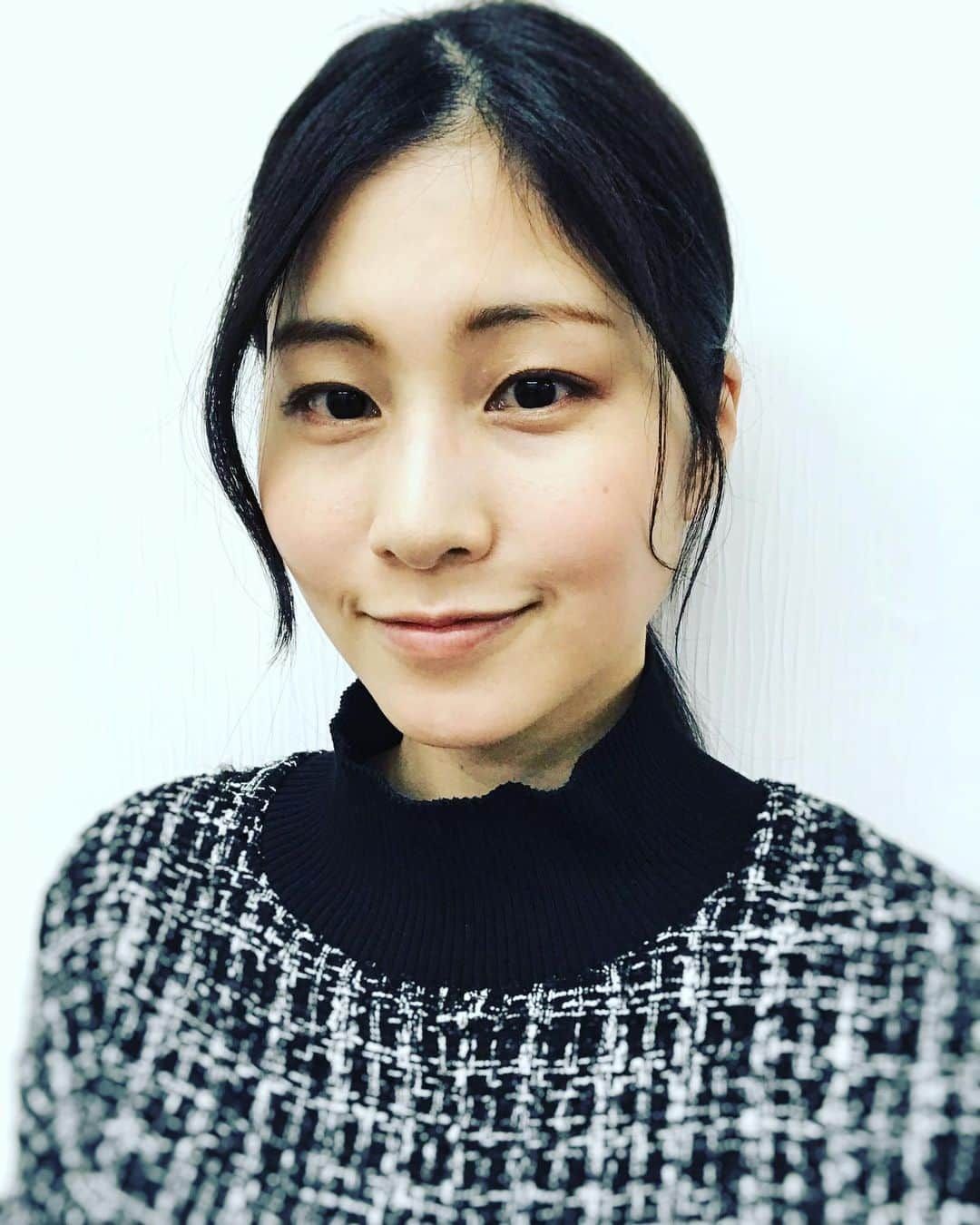 吉田桃華さんのインスタグラム写真 - (吉田桃華Instagram)「前髪をくるんって巻くのが最近のお気に入りだったり💇‍♀️  #hairstyle #winter #selfie  #これは前髪なのか #一応前髪だよね前に生えてるから #てか前髪という概念自体最近出来た #どうでもいいけど今年も #アイスが美味しい季節が来たね」12月15日 20時54分 - momokayoshida_