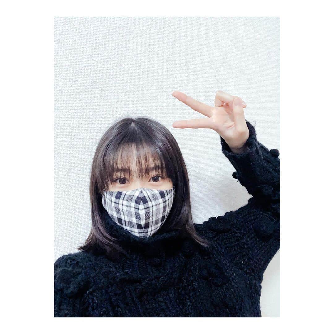 加村真美のインスタグラム：「@youca1220 さんのマスク可愛いくてテンション上がる🥰  #手作りマスク #顔にフィット #服ダサくてもマスクオシャレだからまぁいいかって納得してでかけてる #他の柄も狙い中」