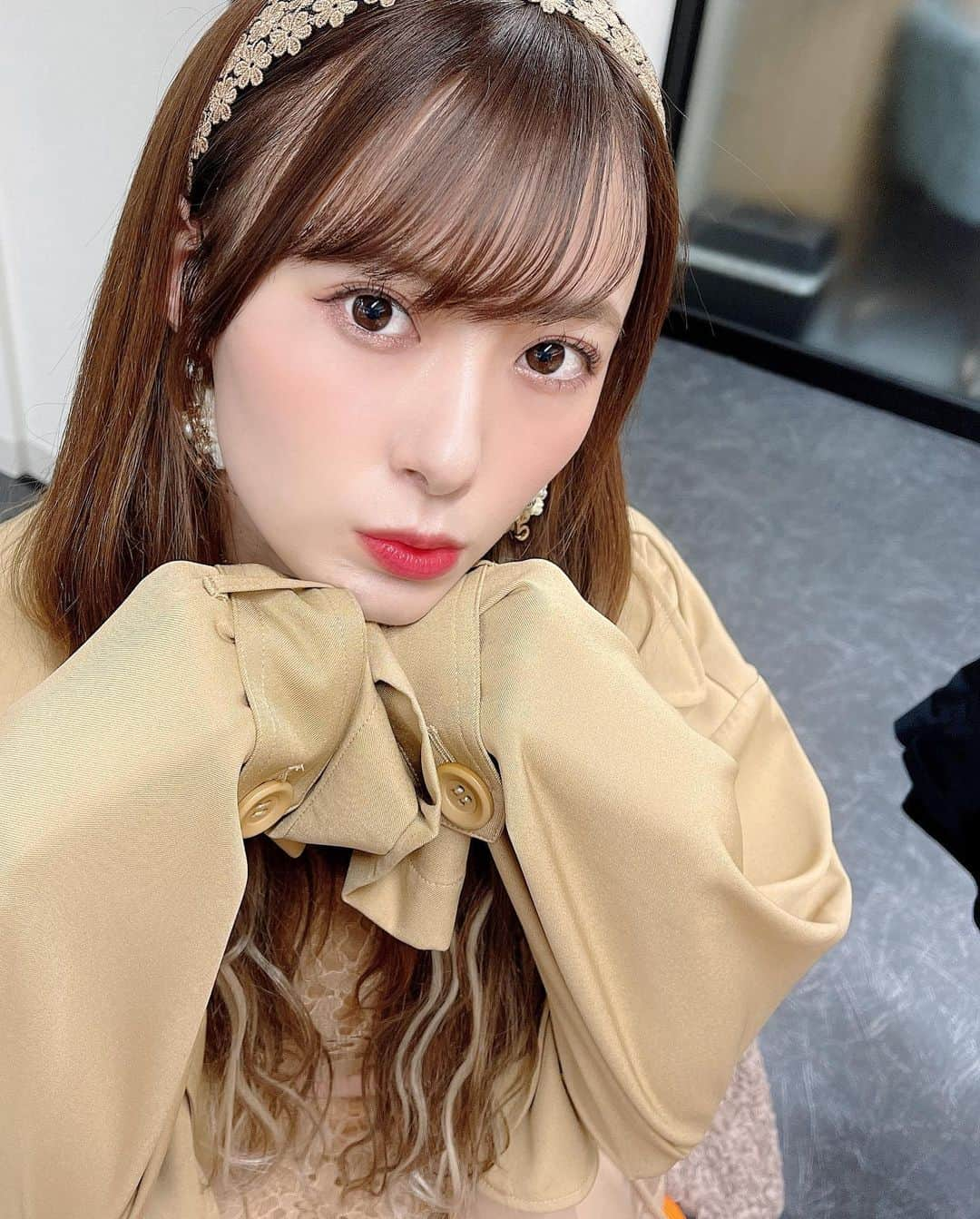 生田衣梨奈さんのインスタグラム写真 - (生田衣梨奈Instagram)「♥明日発売♥﻿ ﻿ 明日新曲発売します！！！！﻿ いえーーーーーーい♥﻿ ﻿ いまからリミスタのYouTubeチャンネルで﻿ オンラインサイン会やるよーーー！！！！﻿ ﻿ ぜひみてくださいね！！！！！﻿ ﻿ photo by Reina Yokoyama﻿ ﻿ #morningmusume20 #モーニング娘20﻿ #helloproject  #顔面国宝﻿ #えりぽんかわいい #アイドル﻿ 存在が #インスタ映え #かわいい﻿ #Love #beauty﻿ #followme #makeup﻿ #Instagram #生田衣梨奈のVSゴルフ﻿ #메이크업 #얼스타그램﻿ #ig_Japan #팔로미﻿ #フォロー歓迎 #ootd﻿ #横山玲奈 #新曲﻿ #ELEYVSGOLF  #嬉しい﻿ #いいね #写真﻿ #IDOL #골프﻿ #SELFIE #셀카」12月15日 20時56分 - erina_ikuta.official