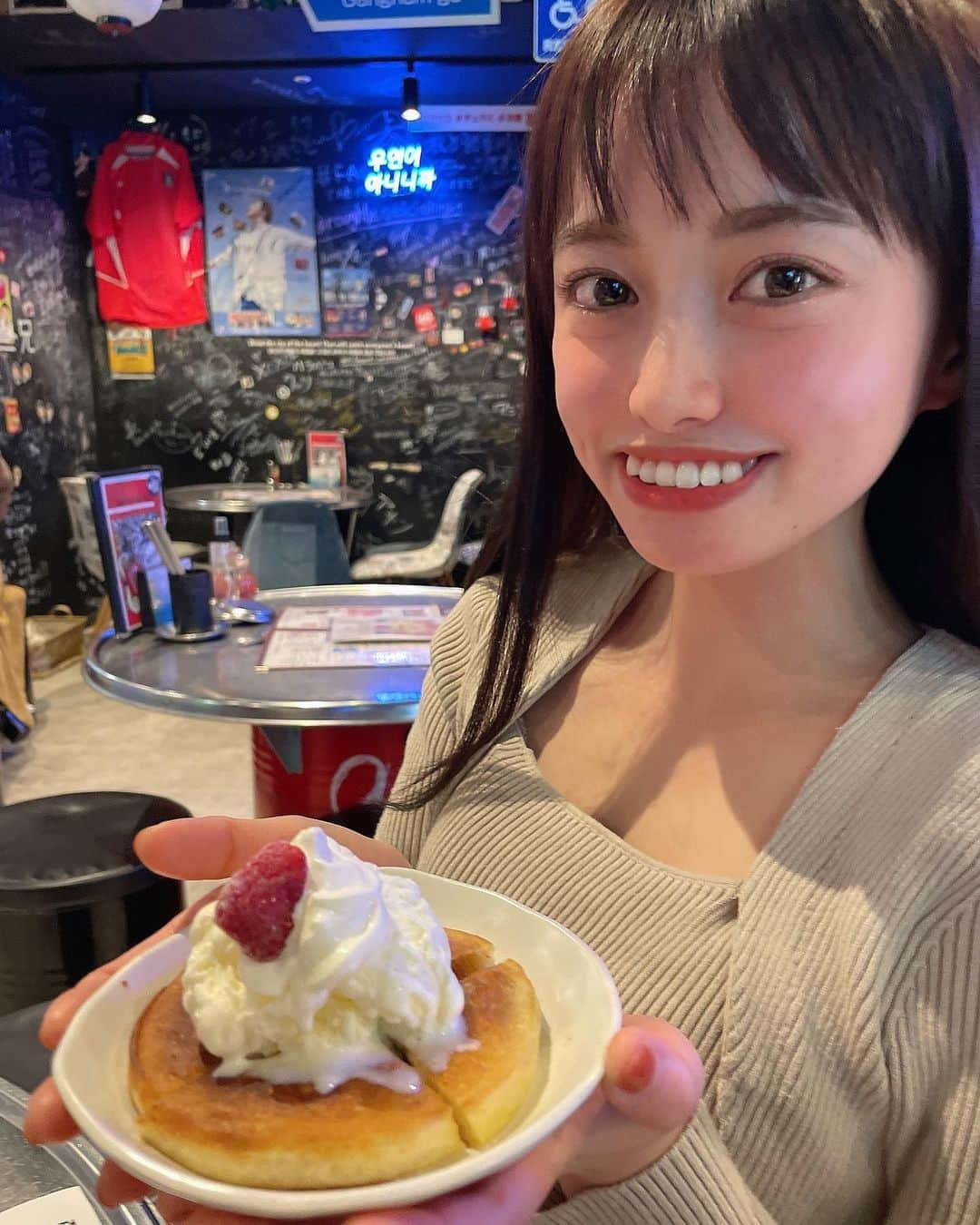 Nayuhaさんのインスタグラム写真 - (NayuhaInstagram)「.﻿ ホットク、って韓国のデザート﻿ super美味だったから、﻿ みんなも韓国料理屋さんで食べてみて🤤❤️﻿ ﻿ Uberでメイン頼まずに、ホットク3人前とか頼んでる、今日この頃。﻿ #ホットク」12月15日 20時56分 - nayu__gram