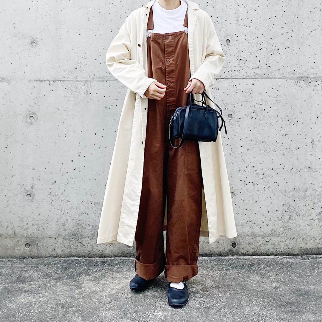 ryokoさんのインスタグラム写真 - (ryokoInstagram)「▪︎ . 茶と白 . . . coat #harvesty overalls #harvesty inner #uniqlo shoes #opanak  bag #artsandscience」12月15日 20時57分 - ryo___ka