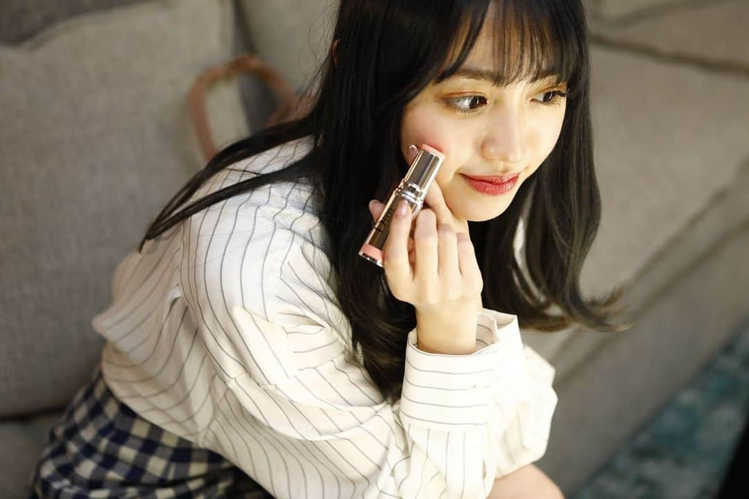 香音さんのインスタグラム写真 - (香音Instagram)「PURE GLOW Spring 2021 Collection﻿ ﻿ 春が待ち遠しくなるコレクションをたくさん見てきました♡🌸﻿ ﻿ 特に気になったバームタイプのスティックグロウ、塗った瞬間ほっぺにツヤ感がでて、じんわりと血色感が出てくるの。﻿ ﻿ ナチュラルに可愛くなれる色で透明感が出るから春にたくさん使いたいな〜﻿ ﻿ 春メイクも楽しみ☺︎﻿ ﻿ #Dior #トリオブリックパレット #ディオールスティックグロウ﻿ @diormakeup @dior」12月15日 21時03分 - kanon420_official