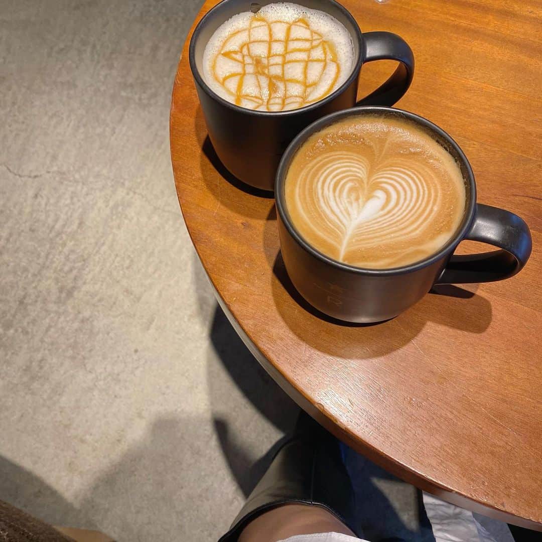 吉田佳菜のインスタグラム：「ㅤㅤㅤㅤㅤㅤㅤㅤㅤㅤㅤㅤㅤ ㅤㅤㅤㅤㅤㅤㅤㅤㅤㅤㅤㅤㅤ ここのスタバ限定のフレーバーラテ☕️ ユニバのバタービールの味に似てて なんか懐かしい気持ちになった💛☺️ (ユニバって言うの関西だけかなぁ？) ㅤㅤㅤㅤㅤㅤㅤㅤㅤㅤㅤㅤㅤ ㅤㅤㅤㅤㅤㅤㅤㅤㅤㅤㅤㅤㅤ #starbucks #スターバックス #neighborhood #neighborhoodandcoffee  ㅤㅤㅤㅤㅤㅤㅤㅤㅤㅤㅤㅤㅤ」