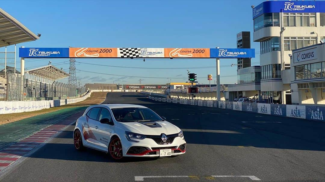 谷口信輝さんのインスタグラム写真 - (谷口信輝Instagram)「#RENAULT #meganers #trophy-r #tsukubacircuit  #ADVANa052」12月15日 21時05分 - nobuterutaniguchi