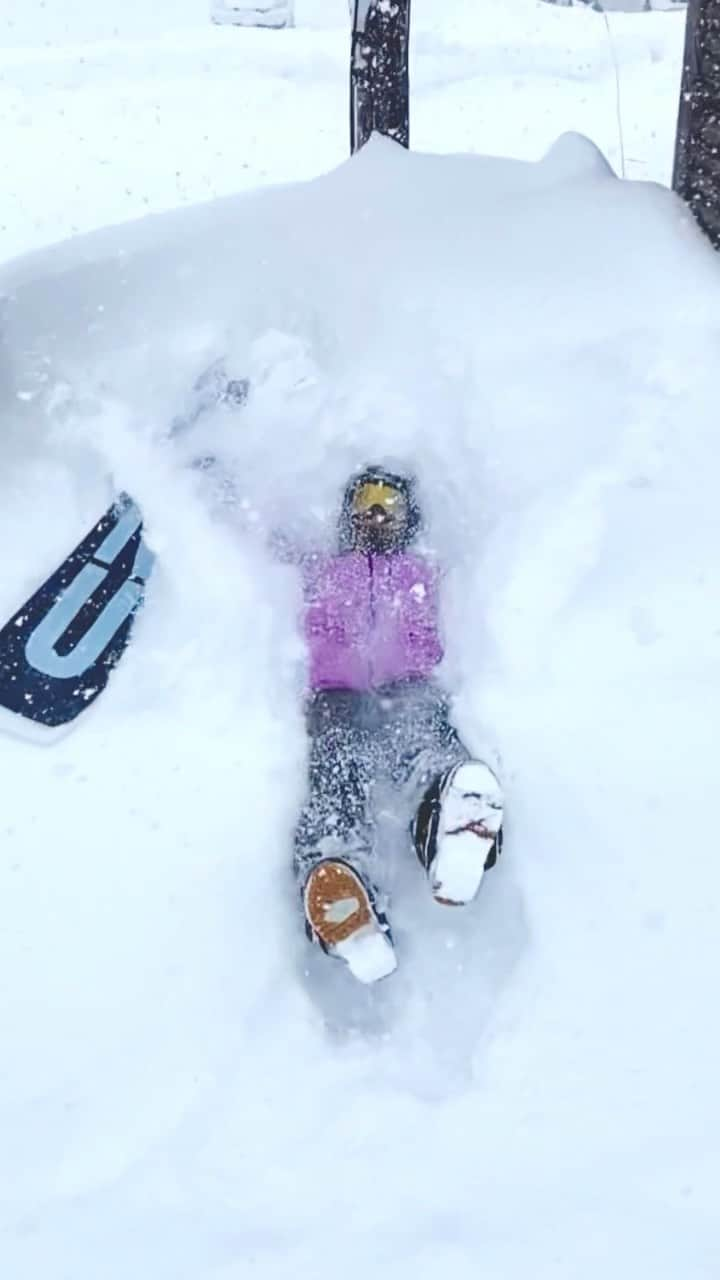 佐藤亜耶のインスタグラム：「. ❄️❄️❄️🏊🏻‍♀️🏊🏻‍♀️🏊🏻‍♀️❄️❄️❄️ . 冬がきた😊 #snow #protectourwinters @gnusnowboards @advancesurfandsnow @thenorthfacejp @dragon_japan @deeluxeboots_japan @deeluxeboots」