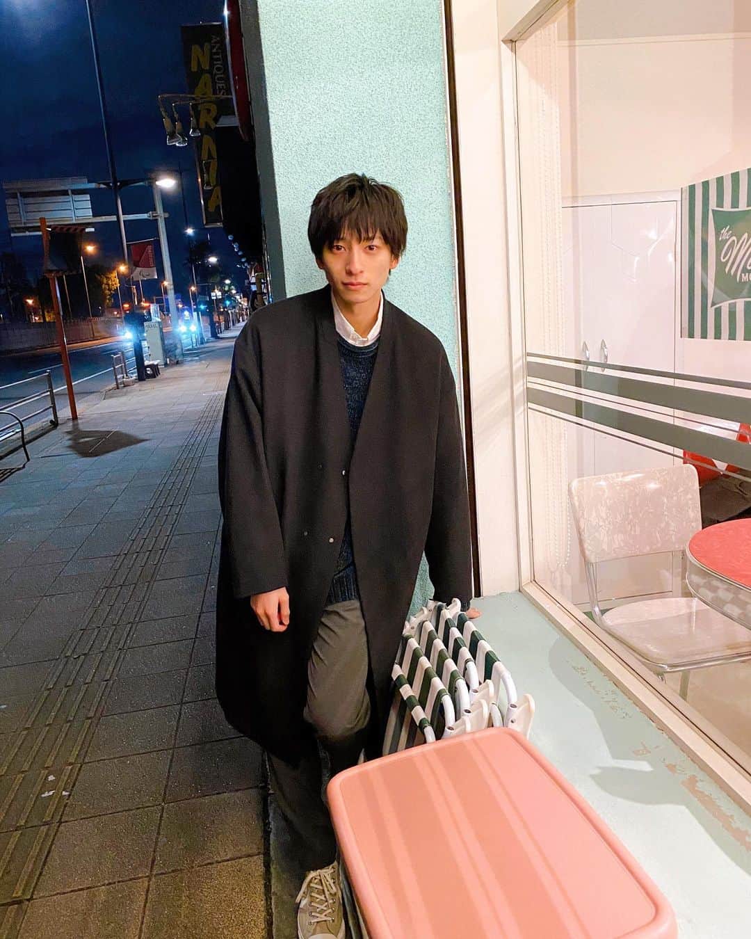 岡田翔大郎のインスタグラム：「. 本日の21時から公開された indigo la End「フラれてみたんだよ」 MVに出演させていただきました！！ . 僕自身、indigo la Endさんの大ファンで、公開されるたびに観てたMVに自分が出れたというのが本当に本当に感激です。 . ぜひ、YouTubeからご覧ください！  #indigolaend #フラれてみたんだよ @indigolaend_official  @indigolaend」
