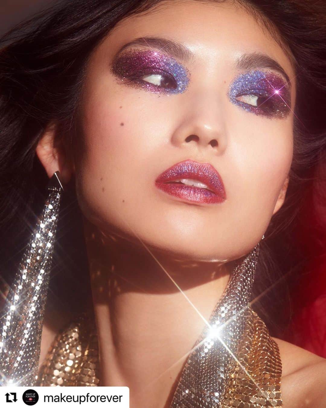 i_am_happpyのインスタグラム：「#Repost @makeupforever with @make_repost . . Thank you💋 @makeupforever  Beautyのモデルやりたいと思ってたから 目標叶って嬉しい💘💘💘 . . On the way to SPARKLE with #RougeArtistSparkle!⁣ ⁣ Explosive color & multidimensional shine in a jewel-like sparkle bullet! Limited edition only,  grab yours now online and instores! ⁣ _⁣ ⁣ #FlashingSparkle⁣ #Holiday2020⁣ #makeupforever」