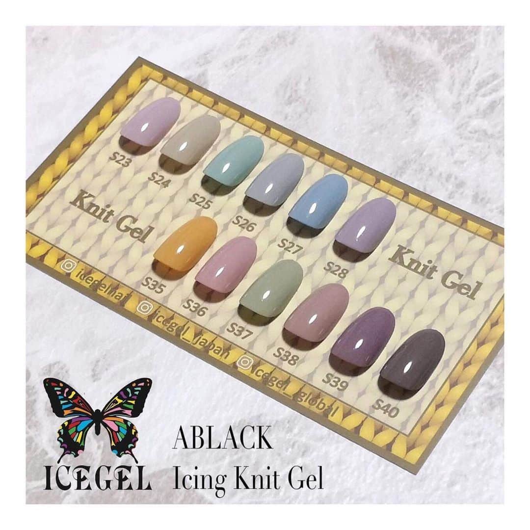Icegel Nailさんのインスタグラム写真 - (Icegel NailInstagram)「아이스젤 #니트젤 #엠보아트 도 되고!! 풀컬러링도 되고!!! 탑젤을 바르지 않아도 자동 코팅이되는 특수젤 이랍니다✌️✌️✌️ 니트젤과 캘리파우더를 사용해서 털실느낌를 표현했어요^^  눈에 띄는 겨울아트를 하고 싶으세요?!!! 아이스젤 니트젤 하세요!!!  Repost @atelier_t_style ・・・ Coming soon...♡ . アイスジェルから アイシングニットジェルの 新色(S35〜S40)が近日発売♡ . 操作しやすいテクスチャーで ワンカラー、グラデーション、 極細のラインアートまで幅広く お使い頂ける万能ジェルです❗️ . 発売日が決まりましたら 改めてお知らせいたします💁‍♀️💕 . . . . . @icegelnail  @icegelkorea  @icegel_global  @icegel_japan  . . . . .  #stargalaxy #gelnails #flowernails #可愛いネイル #ぷっくりネイル #冬ネイル #ニットネイル #ジェルネイル  #ネイルアート #ネイルデザイン #nails #knitgel_new #nailstagram #naildesign #nailart #美甲 #美甲彩繪 #凝膠指甲 #光療指甲 #光療凝膠 #маникюрнадому #ناخن_شیک #дизайнногтей #ногти #nägel #nailsofinstagram #instagood #nailstagram #instanails」12月15日 21時23分 - icegelnail