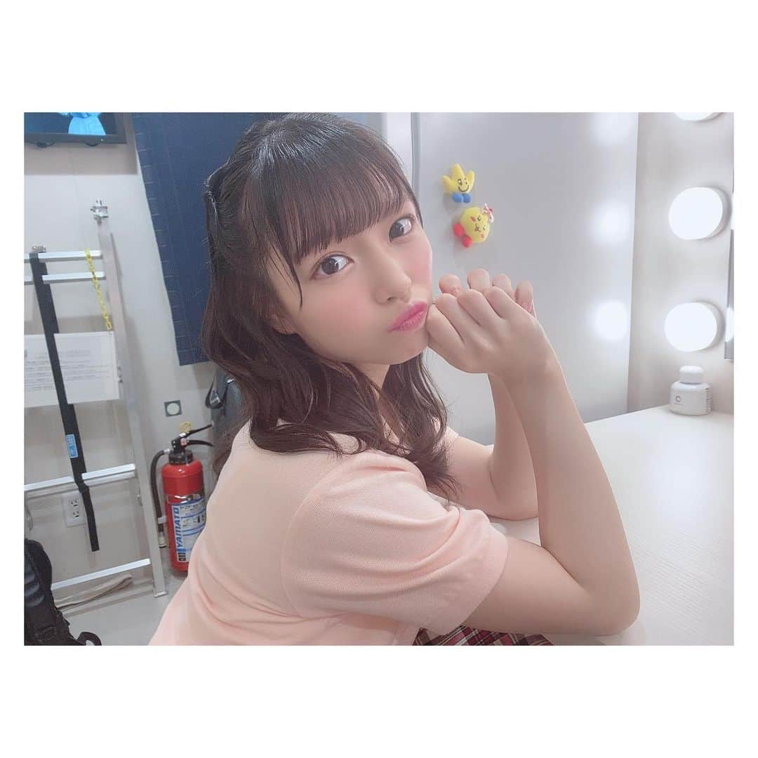 岩田陽菜さんのインスタグラム写真 - (岩田陽菜Instagram)「﻿ charmingtrip用のメイクもヘアもできたら、アイドル完成🎤💓﻿ ﻿ ﻿ 右顔の方も珍しくねっ！😚﻿ ﻿ #アイドル#ヘアアレンジ#メイク#MAKEUP#ピンク#pink#ハーフツイン#ねじりアレンジ#巻き髪#ピンクメイク」12月15日 21時27分 - hina_naso_stu48