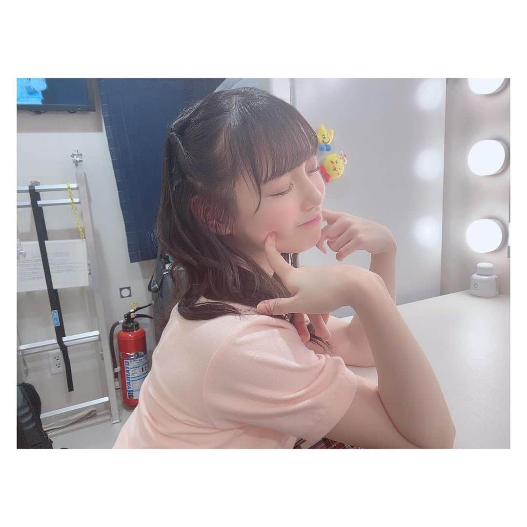 岩田陽菜さんのインスタグラム写真 - (岩田陽菜Instagram)「﻿ charmingtrip用のメイクもヘアもできたら、アイドル完成🎤💓﻿ ﻿ ﻿ 右顔の方も珍しくねっ！😚﻿ ﻿ #アイドル#ヘアアレンジ#メイク#MAKEUP#ピンク#pink#ハーフツイン#ねじりアレンジ#巻き髪#ピンクメイク」12月15日 21時27分 - hina_naso_stu48