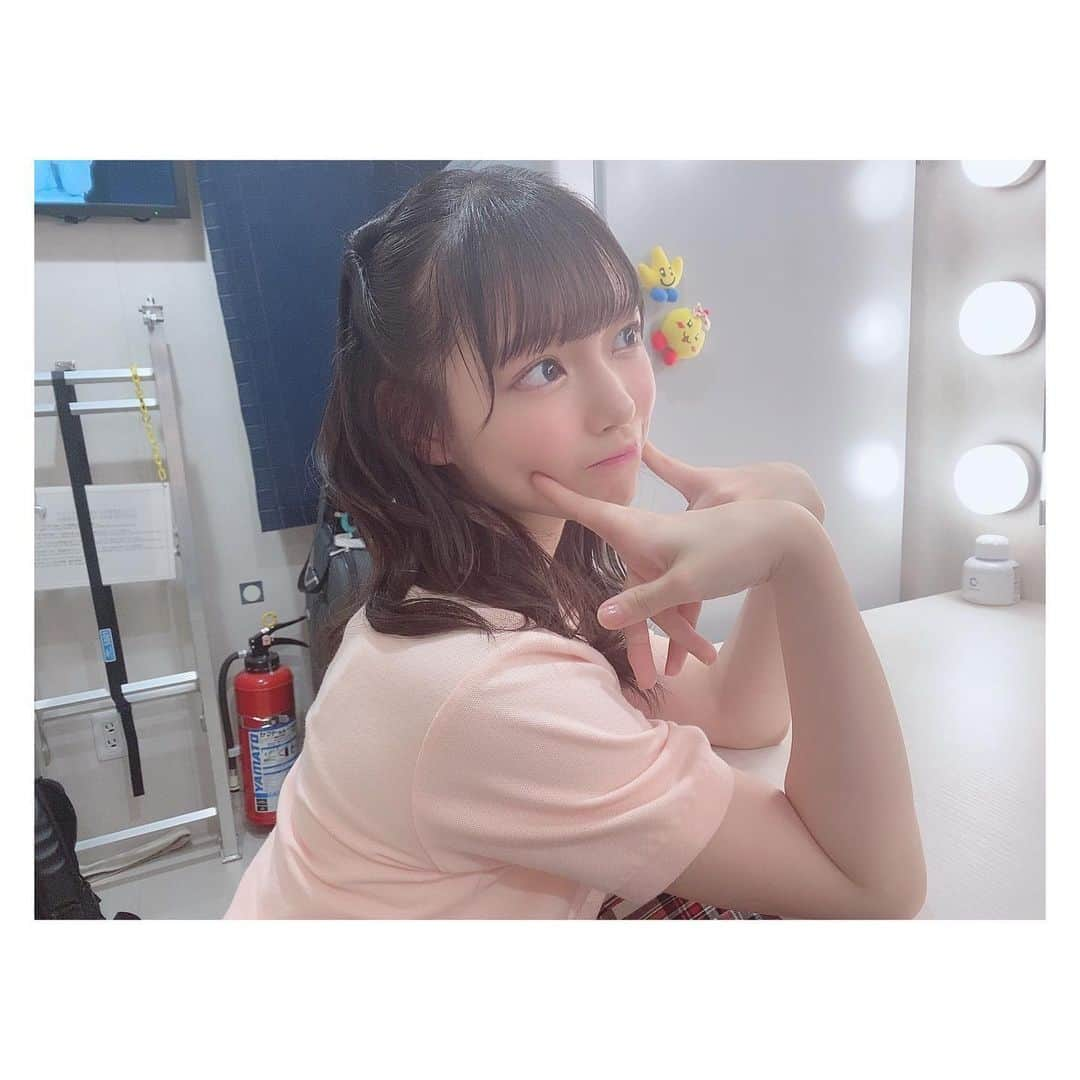 岩田陽菜さんのインスタグラム写真 - (岩田陽菜Instagram)「﻿ charmingtrip用のメイクもヘアもできたら、アイドル完成🎤💓﻿ ﻿ ﻿ 右顔の方も珍しくねっ！😚﻿ ﻿ #アイドル#ヘアアレンジ#メイク#MAKEUP#ピンク#pink#ハーフツイン#ねじりアレンジ#巻き髪#ピンクメイク」12月15日 21時27分 - hina_naso_stu48