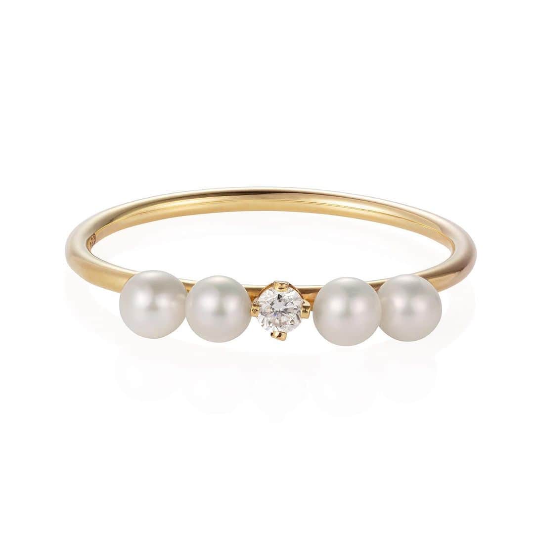 スイート ピーさんのインスタグラム写真 - (スイート ピーInstagram)「Pearls for the festive season is a definite yes! Look at this pearl and diamond ring with the diamond nestled between the white pearls ✨✨✨」12月15日 21時32分 - sweetpea_finejewellery
