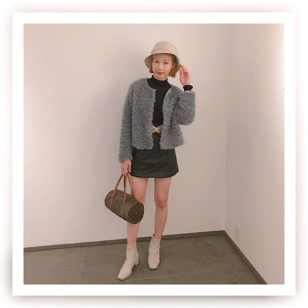 のインスタグラム：「このコーディネートはすごくお気に入り🟦💙」