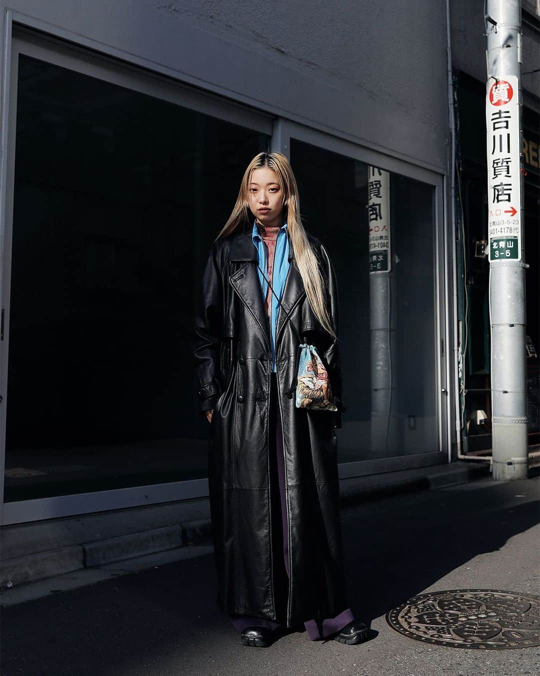 Droptokyoさんのインスタグラム写真 - (DroptokyoInstagram)「TOKYO STREET STYLE⁣⁣ ⁣ Name: @mannanworld  Occupation: Shop Staff (@shury_tokyo) Coat: #Vintage Top: #adidasLottaVolkova Inner: #Vintage Pants: #JOHN Shoes: #Vintage Bag: #Vintage #streetstyle#droptokyo#tokyo#japan#streetscene#streetfashion#streetwear#streetculture#fashion#ストリートファッション#コーディネート ⁣⁣ Photography: @dai.yamashiro」12月15日 21時44分 - drop_tokyo